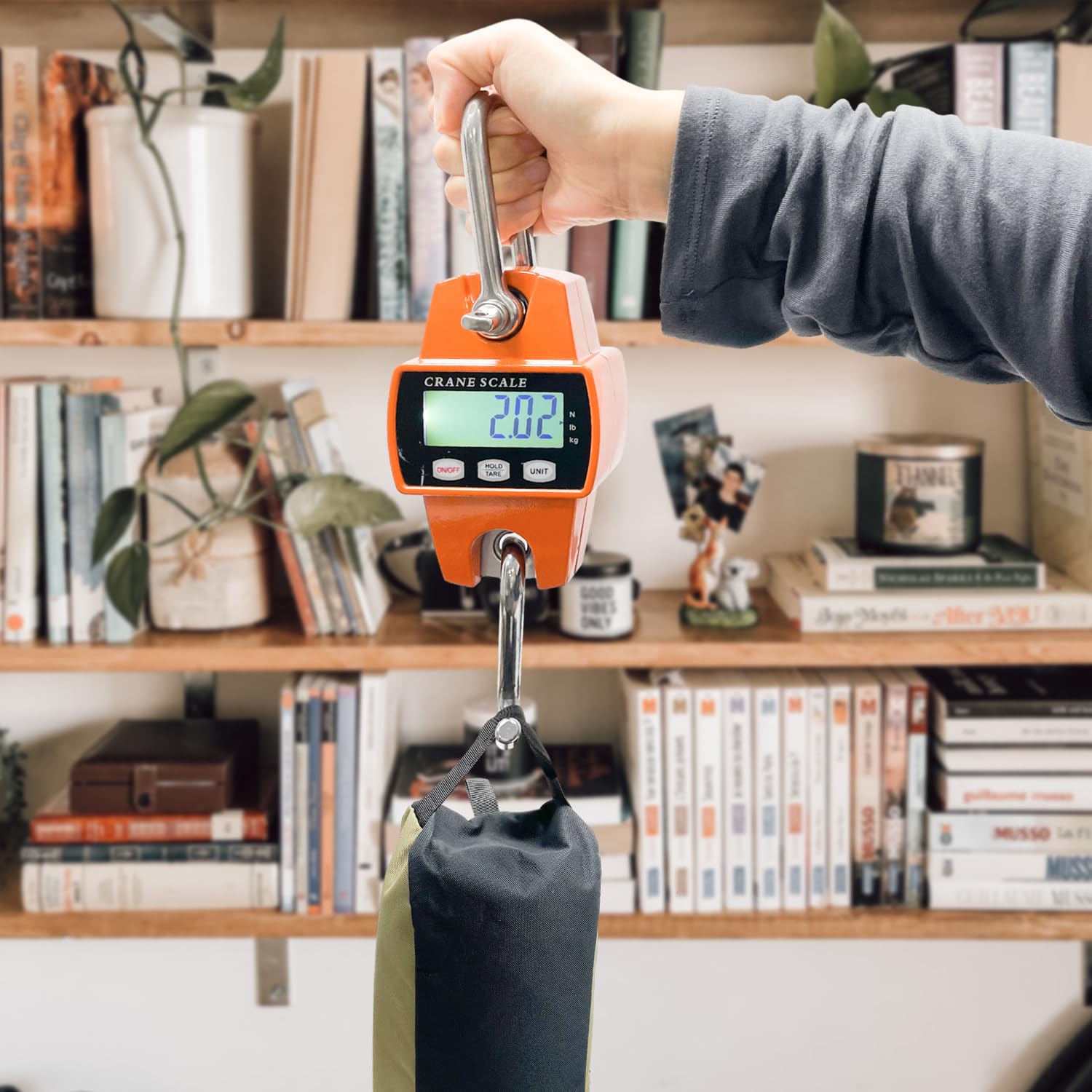 Sutekus Digital Hanging Scale 660lb Portable Crane Scale Waterproof Fish Scale 300kg Handheld Scale for Luggage Farm Hunting Fishing Outdoor